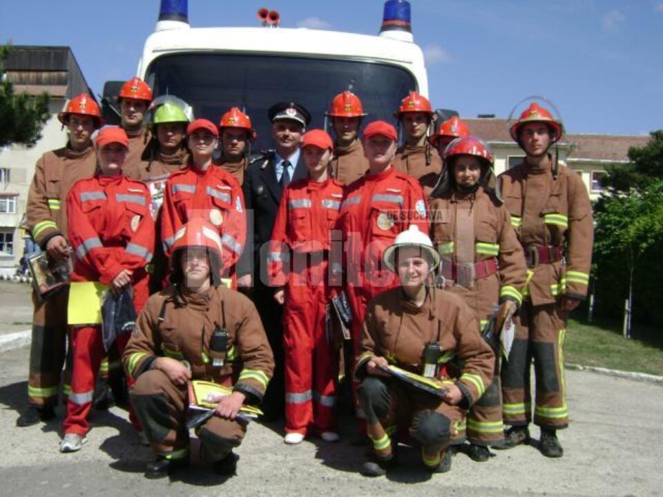 „Incendiu” la școală: 15 liceeni de la „Lațcu Vodă” Siret, pompieri de serviciu