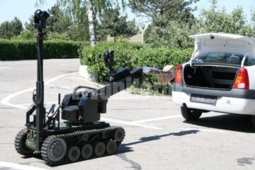 Vedeta demonstrației, un robot pe șenile