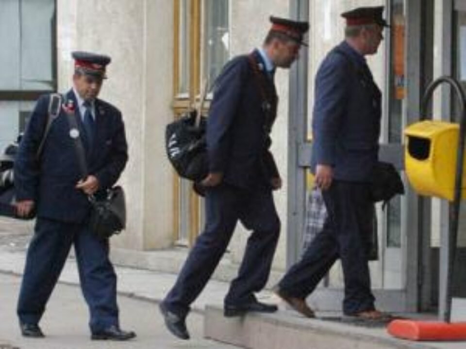 Ceferiștii pot fi scoși la pensie dacă au împlinit vârsta de 50 de ani și au lucrat cel puțin 20 de ani în grupa I de muncă. Foto: MEDIAFAX