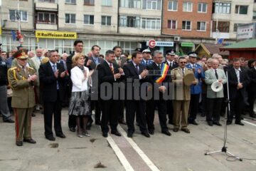 Festivitate: „Bucovina înaripată” a fost dezvelită și sfințită în centrul Sucevei