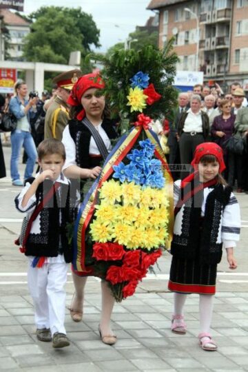 Festivitate: „Bucovina înaripată” a fost dezvelită și sfințită în centrul Sucevei