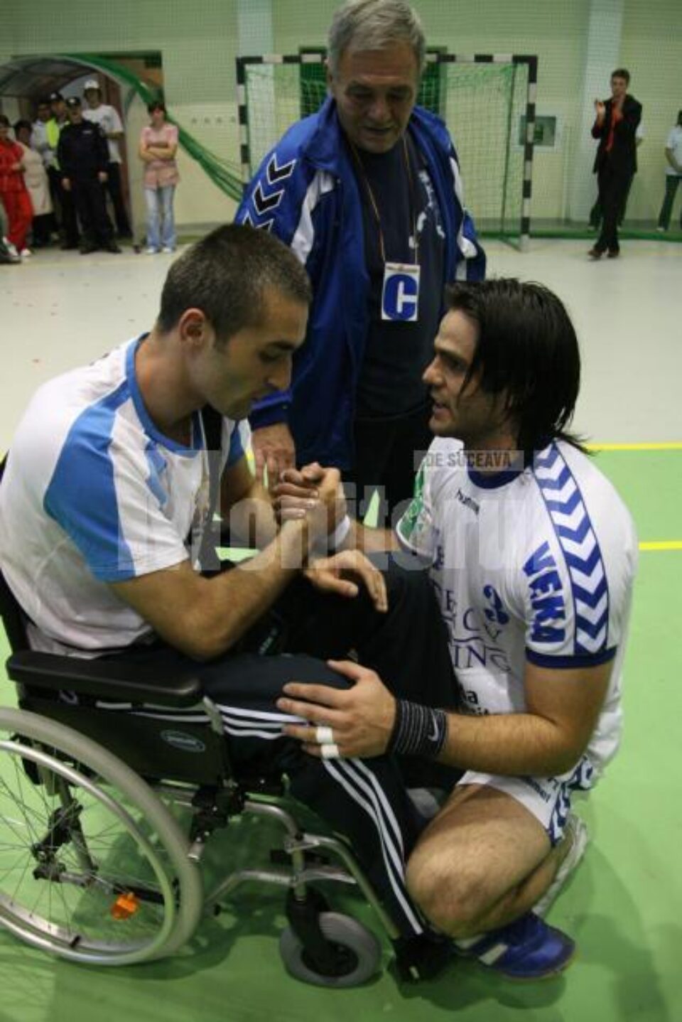 Sârbul Butulija a ținut să-l încurajeze pe Mădălin Țuțu Sârbul Butulija a ținut să-l încurajeze pe Mădălin Țuțu