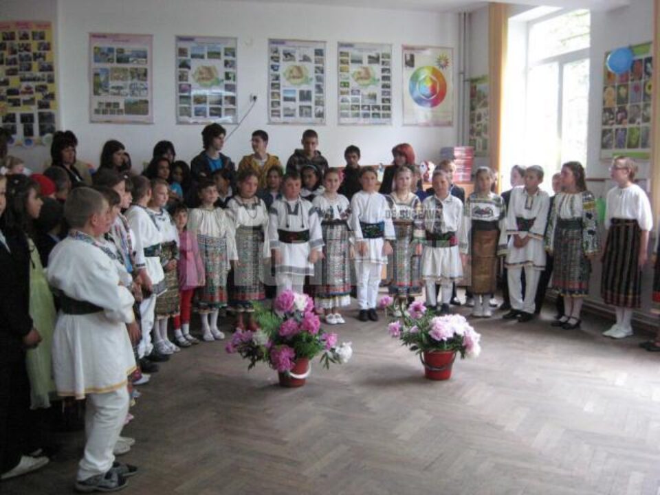 Socializare: Ziua Copilului la Școala de Arte și Meserii Moara Nică Socializare: Ziua Copilului la Școala de Arte și Meserii Moara Nică