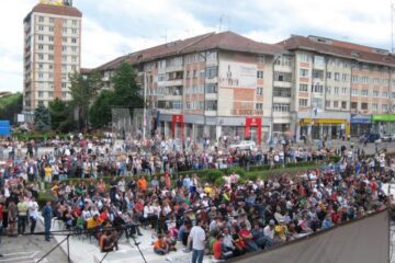 Centrul Sucevei s-a umplut cu suporteri ai echipei locale de handbal