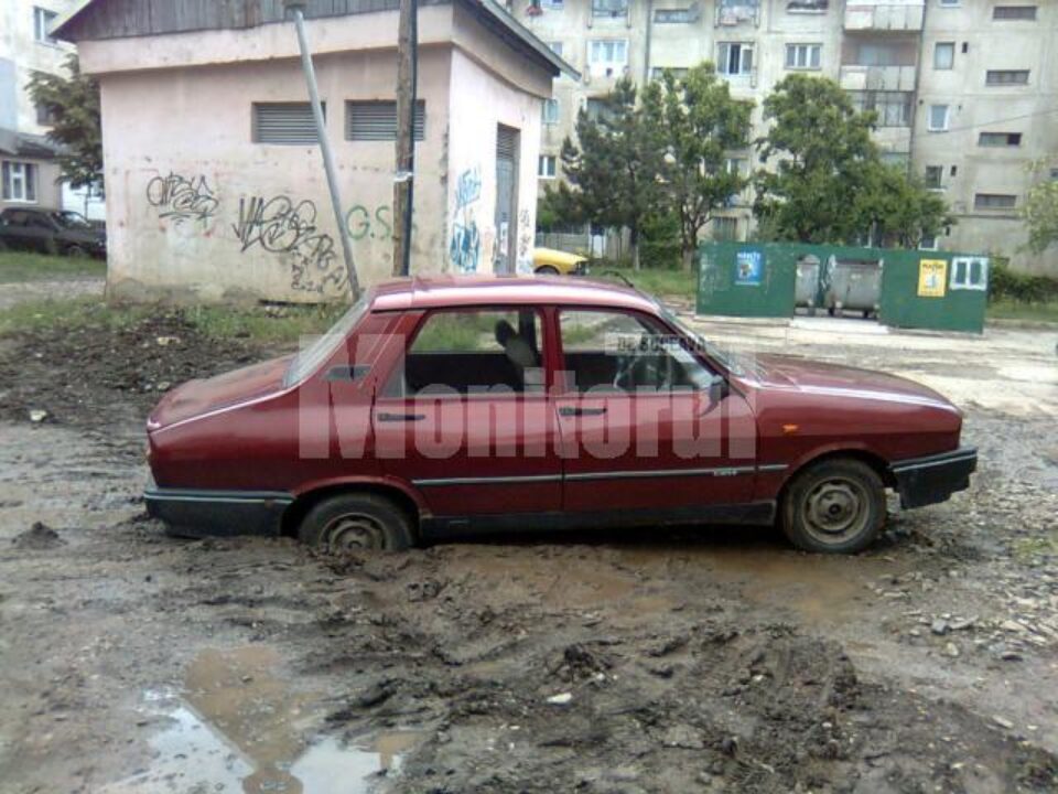 Lucrări de mântuială: Cum să-ți rupi mașina în gropile dintre blocuri