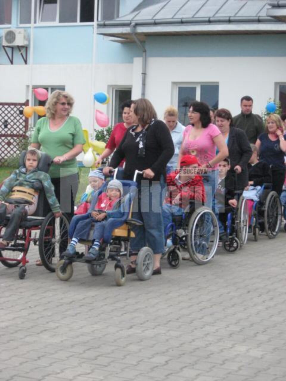 De Ziua Copilului: „Dansul cărucioarelor” și „Brașoveanca”, la Complexul terapeutic „Blijdorp”