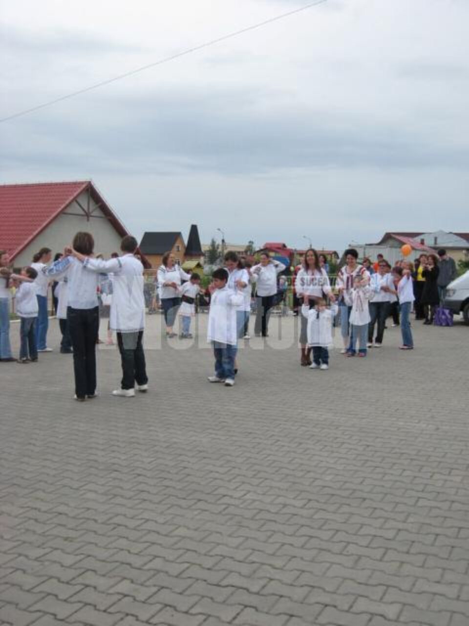 De Ziua Copilului: „Dansul cărucioarelor” și „Brașoveanca”, la Complexul terapeutic „Blijdorp”