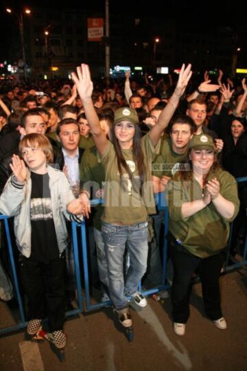 Vizită: EBA s-a întâlnit cu tinerii suceveni și a dat sfaturi politice pentru partidele din România