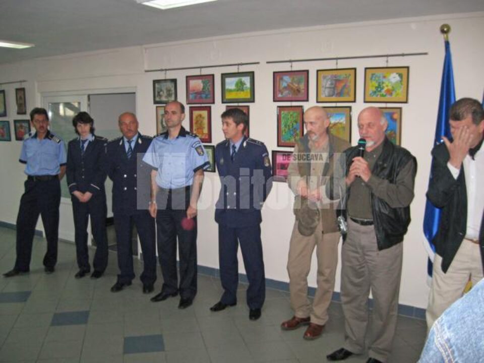 De Ziua Copilului: Expoziție de pictură și muzică populară, în holul poliției