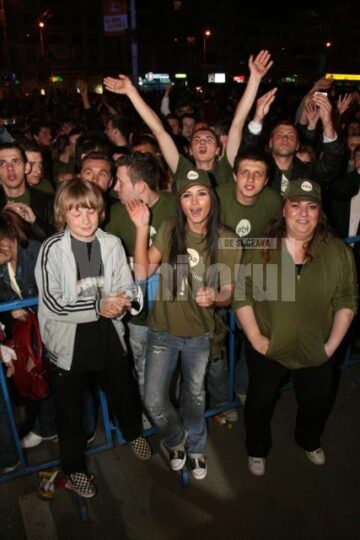 Vizită: EBA s-a întâlnit cu tinerii suceveni și a dat sfaturi politice pentru partidele din România