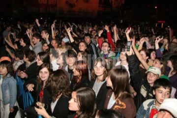 Vizită: EBA s-a întâlnit cu tinerii suceveni și a dat sfaturi politice pentru partidele din România