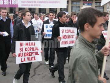 Aseară: Marș împotriva avorturilor, în centrul Sucevei
