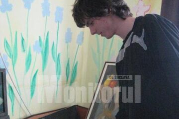 Andrei Elvis Agheorghiesei arătându-ne un autoportret