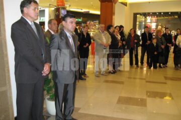 Viceprimarul Viorel Seredenciuc și consulul general Yurii Verbytskyi la vernisaj