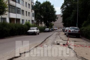 Delăsare: Tranșee săpate pe mijlocul unei străzi din centrul Sucevei
