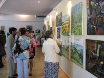 Vizionarea expoziției din Galeria de Artă din Rădăuți