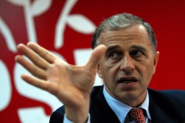 Mircea Geoană a reafirmat că în CSAT nu a existat nici o discuție cu privire la calendarul de retragere a trupelor românești din Irak. Foto: MEDIAFAX