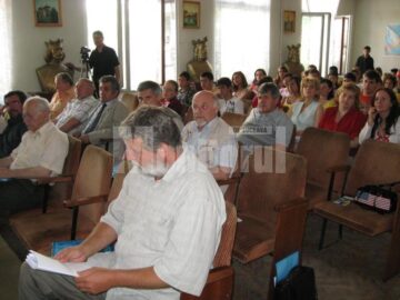 Participanți la conferința din Sala Voievozilor