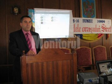Primarul Adrian Popoiu adresând salutul de bun venit participanților