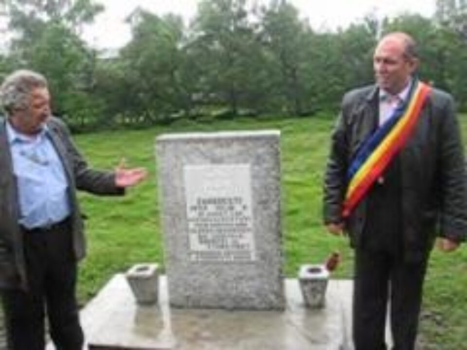 Eveniment: Primul monument în memoria evreilor asasinați în județul Suceava, dezvelit, vineri, la Zaharești