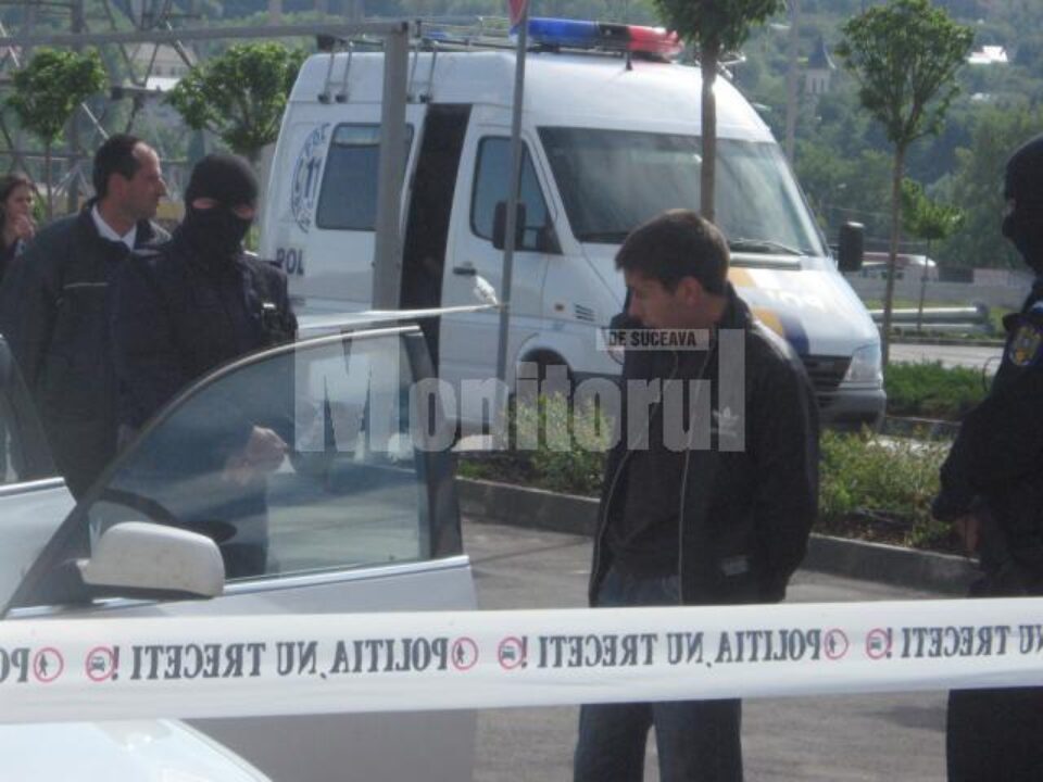 Unul dintre tinerii reținuți de polițiștii și procurorii din cadrul structurilor de combatere a crimei organizate din județul Suceava