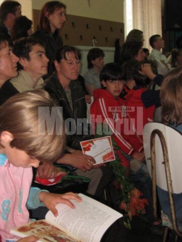 Tact pedagogic: Diplome pentru toți elevii Centrului Școlar Câmpulung