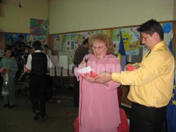 Tact pedagogic: Diplome pentru toți elevii Centrului Școlar Câmpulung