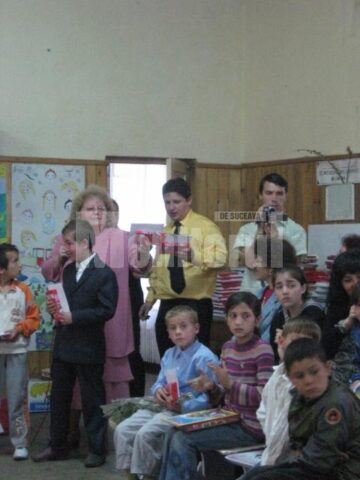 Tact pedagogic: Diplome pentru toți elevii Centrului Școlar Câmpulung