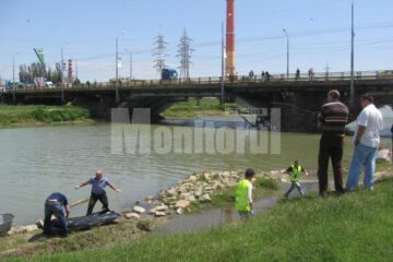 Corpul băiatului care s-a înecat lângă ștrand a ieșit la suprafață aproape de podul de lângă Bazar