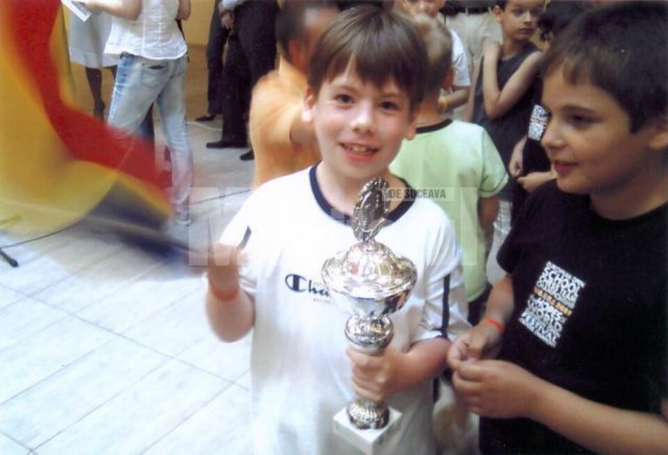 Ștefan Mirăuță a cucerit două medalii de aur în Bulgaria Ștefan Mirăuță a cucerit două medalii de aur în Bulgaria