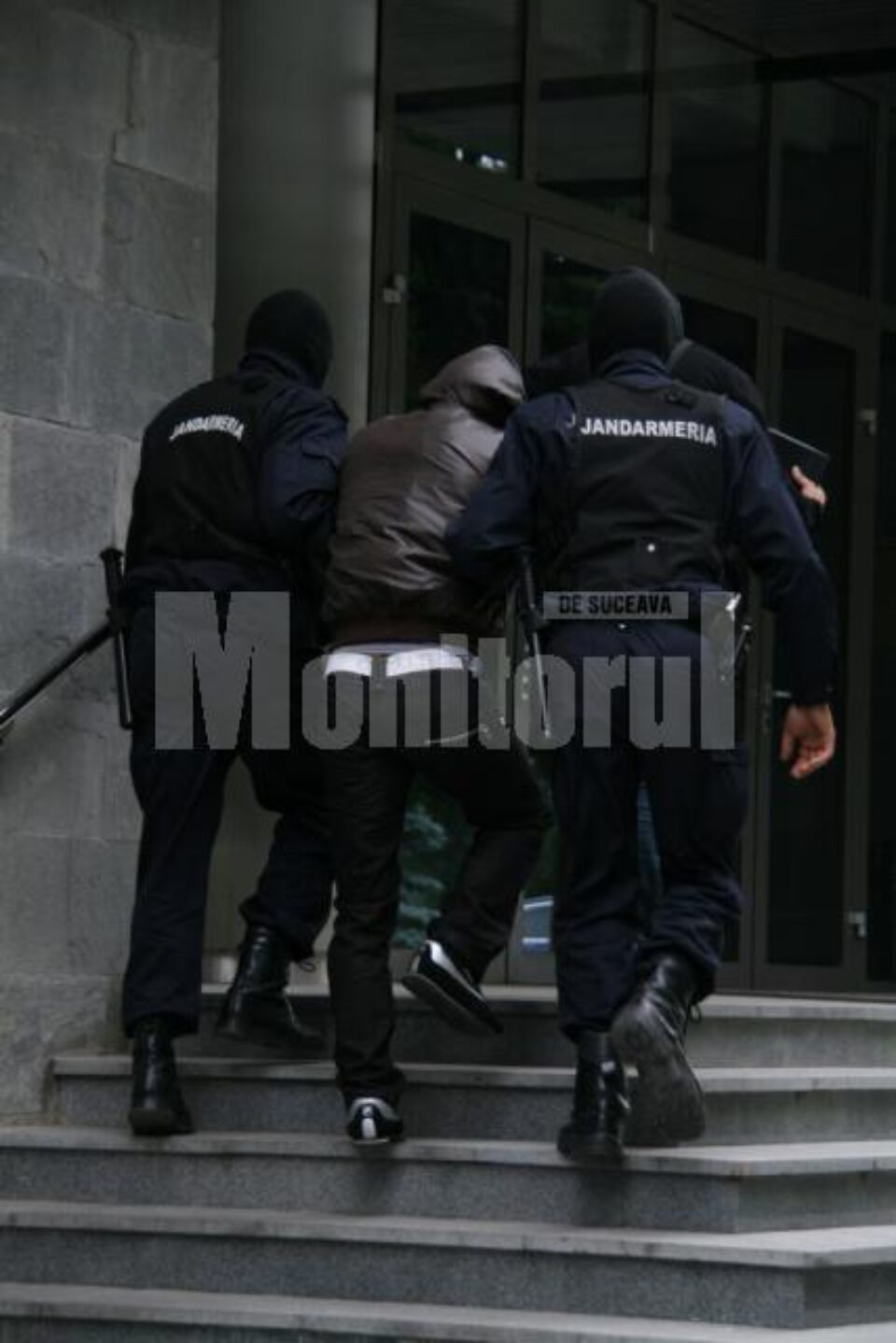 Pentru un individ în prezent dat dispărut procurorii vor solicita mandat de arestare în lipsă și darea sa în urmărire generală