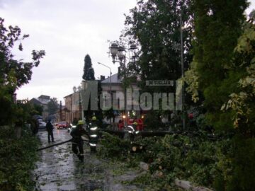 Apocalipsă: Prăpăd la Rădăuți, după o furtună de 40 de minute