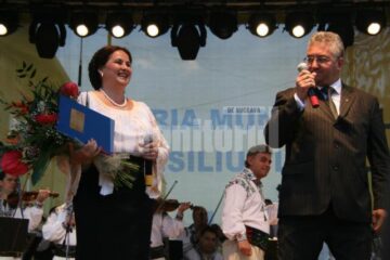 Floarea Bucovinei: Margareta Clipa, premiată pentru peste 30 de ani de cântec