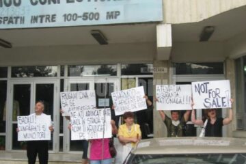 Protest al acționarilor de la STAR MOD, la vânzarea fabricii