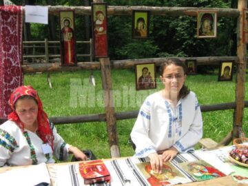 Creații artistice: Măiestrie și inventivitate, la Târgul de Sânziene al meșterilor populari