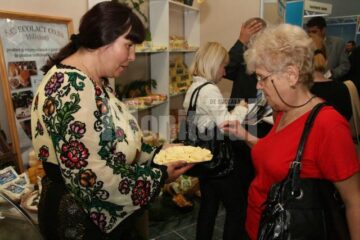 Târg: O sută de firme din Suceava și Cernăuți și-au expus produsele la Centrul Economic