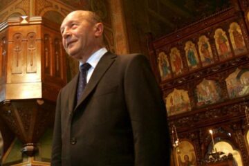 Președintele Traian Băsescu mulțumește BOR pentru că menține românismul din jurul țării. Foto: MEDIAFAX