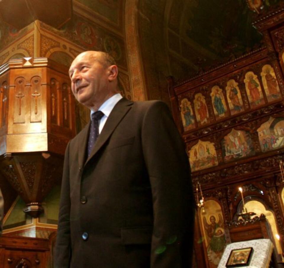 Președintele Traian Băsescu mulțumește BOR pentru că menține românismul din jurul țării. Foto: MEDIAFAX