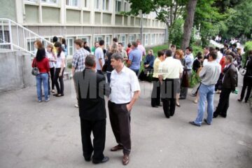 Emoții: Bacalaureatul a început miercuri cu două ore întârziere