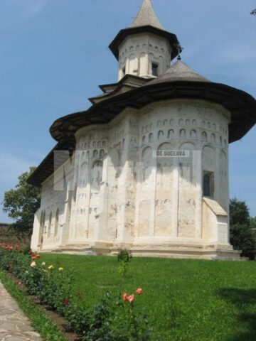 Inconștiență: Agresiunile asupra Mănăstirii Probota pot duce la ștergerea de pe lista UNESCO