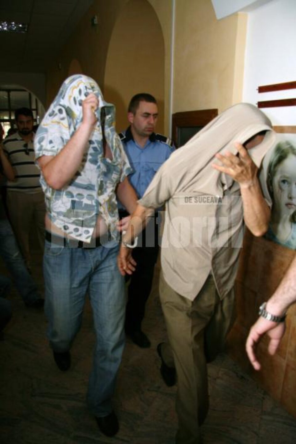 Agentul Daniel Jitari și complicele său, agentul Toader Olari, în spatele gratiilor Agentul Daniel Jitari și complicele său, agentul Toader Olari, în spatele gratiilor