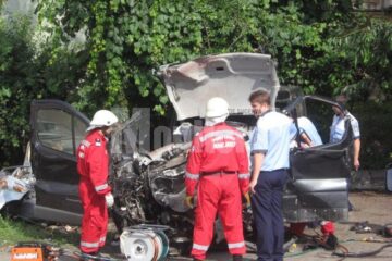 Microbuzul Renault, un morman de fiare după accident