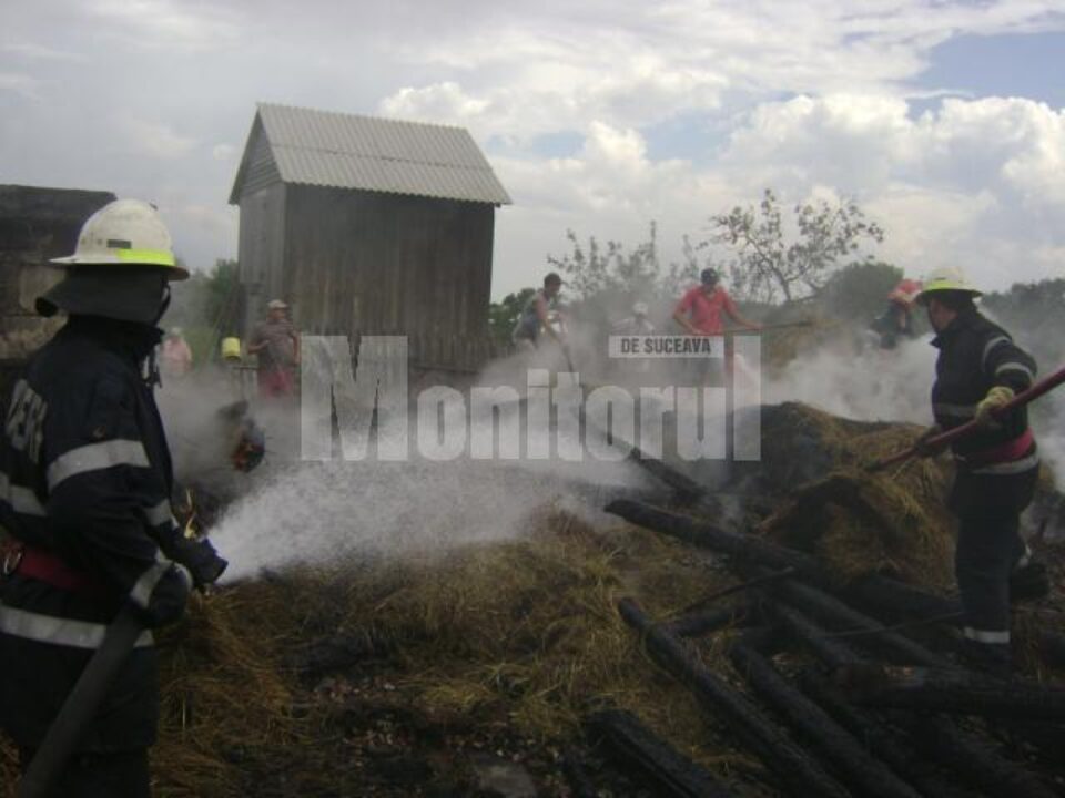 Incendiu provocat de un trăsnet, la Mironu