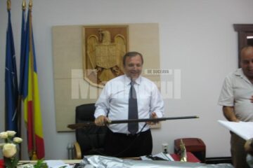 Gheorghe Flutur: „Un cadou mai pitoresc a fost această armă, care însă nu funcționează. Este doar un obiect decorativ”
