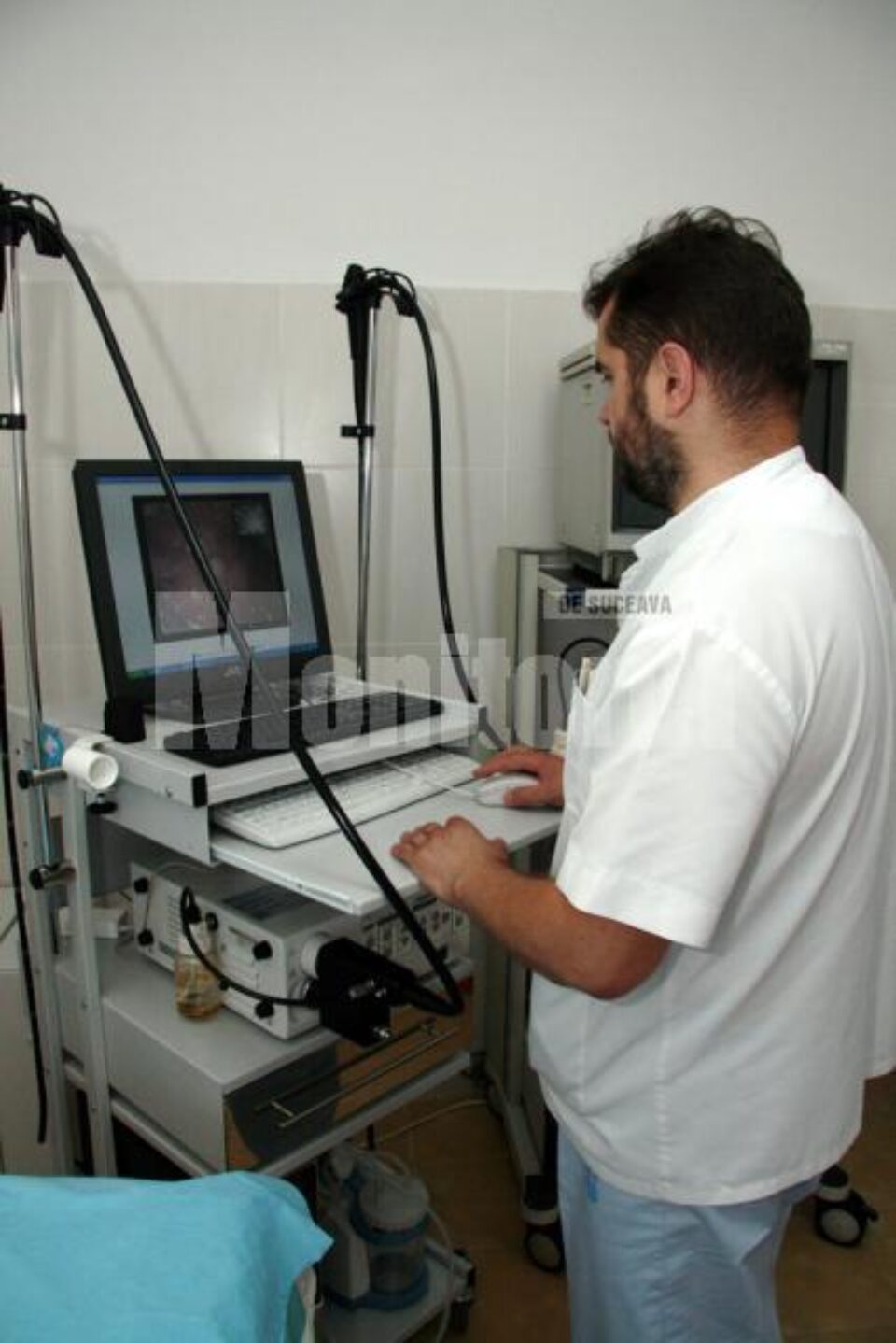 În secția de Chirurgie a Spitalului Județean există, de ieri, un cabinet de endoscopie digestivă dotat cu aparatură de ultimă generație