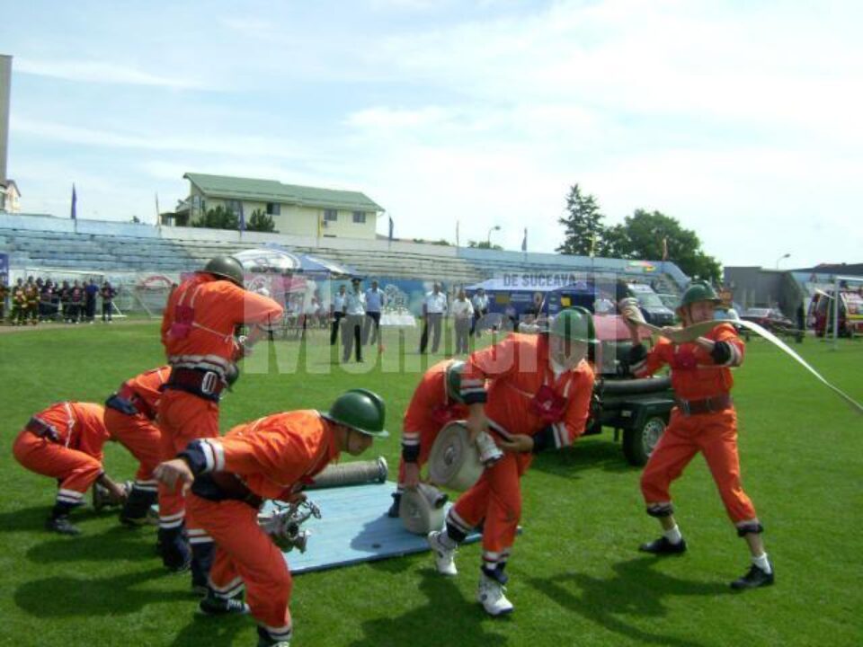 Întrecere: Pompierii voluntari din județ, cei mai buni din zona Moldovei