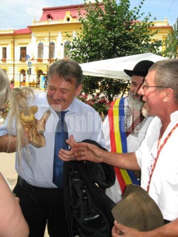 Asa să li se bulbuce ochii dusmanilor!