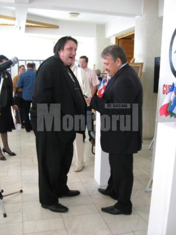POPA’S arborând zâmbetul de criză obligatoriu si primarul Marius Ursaciuc