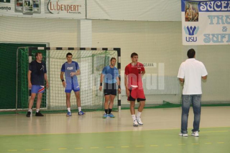 Până la competițiile oficiale, handbaliștii suceveni transpiră din greu la antrenamente Până la competițiile oficiale, handbaliștii suceveni transpiră din greu la antrenamente