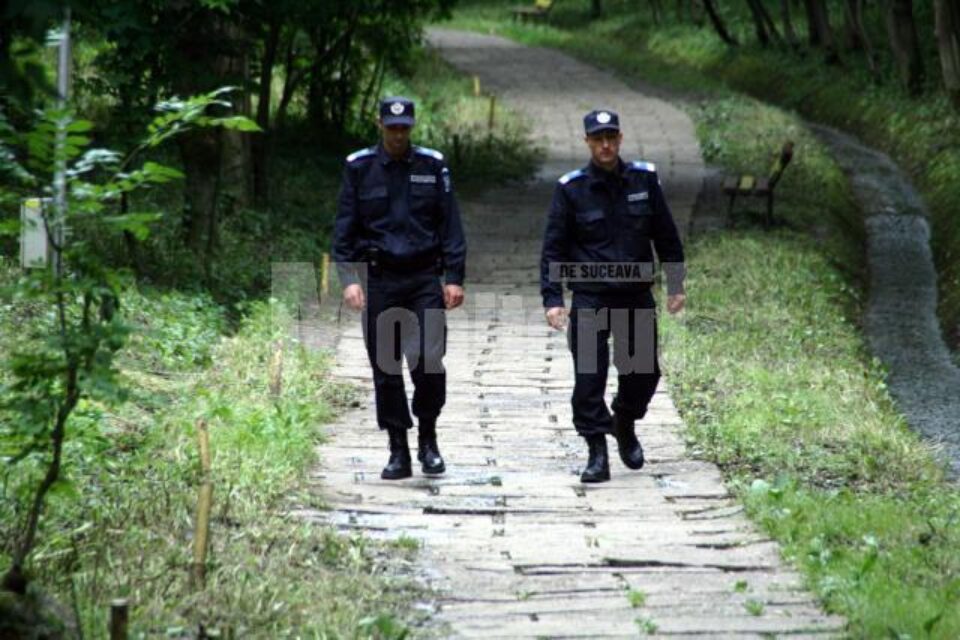 Restricții peste tot: Dușuri cu apă de la puț și patrule pe jos, măsuri anti-criză la Jandarmerie